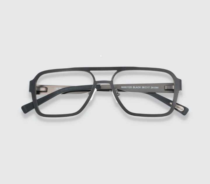 Manhattan 1120 Black